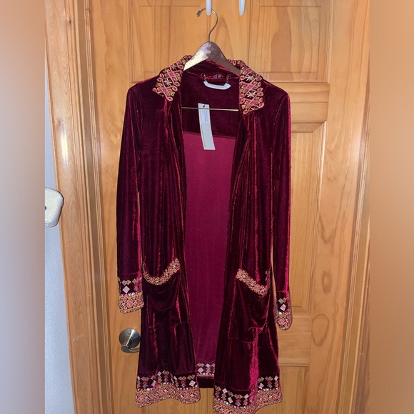 paparazzi Jackets & Blazers - Paparazzi deep red “Bordeaux” velvet open jacket S perfect for the holidays NWT